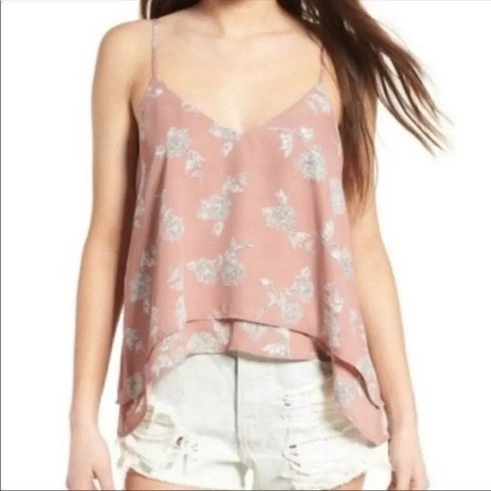 ✨ Chloe K Floral Sleevless Top✨